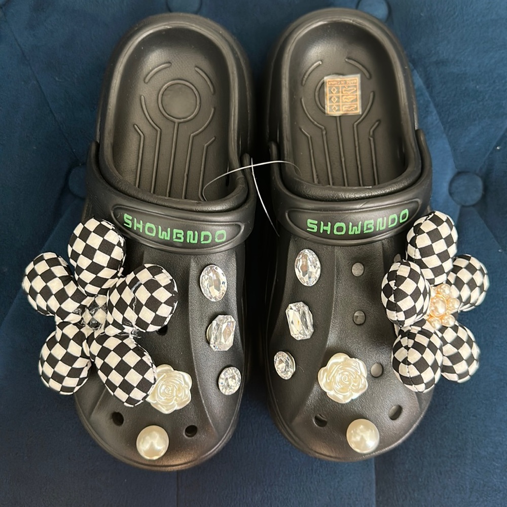 BRAND NEW!! Floral Design Sandals